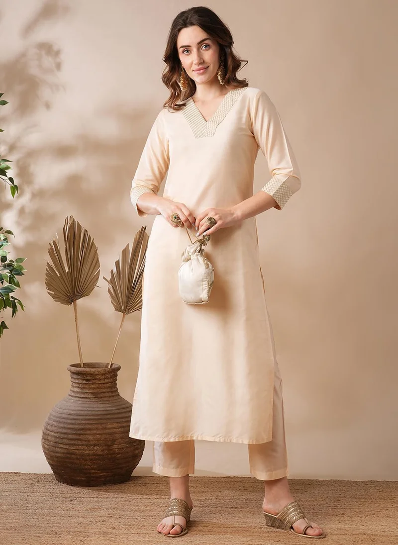 globus Globus Women Silver Zari Embroidered V-Neck Straight Kurta & Elasticated Pants Workwear Set